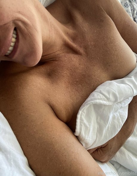 sexyelleanthony erotische nackte bild