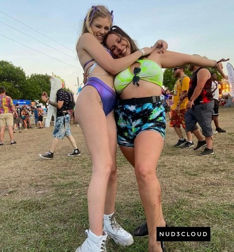 Chloe Mettenbrink perfekte akt fotos