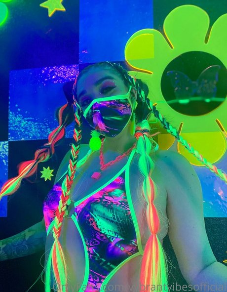 vybrantvibesofficial pornostar freie foto