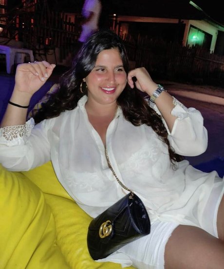 Coral Hagag nacktheit hübsche bild