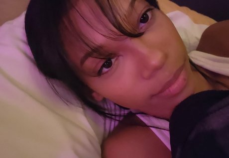 Eden Jabari porno sexy bild