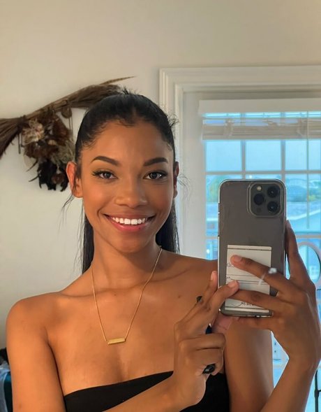 Eden Jabari exklusive erotische bilder