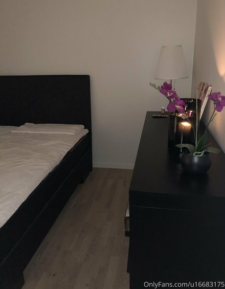 titten lutschen onlyfans erwachsene bild