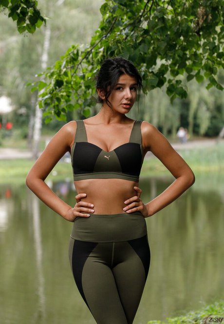 Nadezhda Mood schöne porno archiv