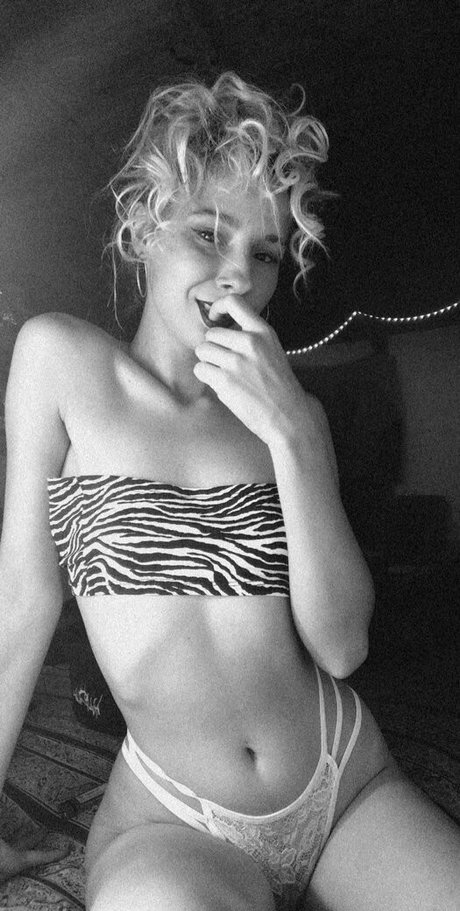 khalor model nacktheit foto