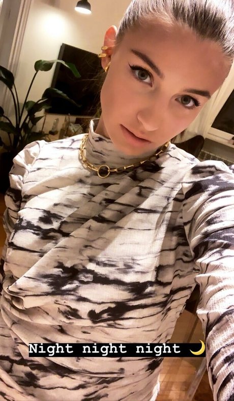 Julia Wieniawa exklusive nacktheit foto