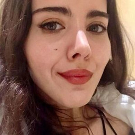 Selin Celikdelen kunst nacktheit fotos