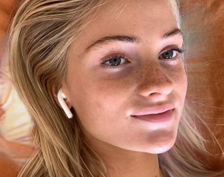 Chessielewis nackt schöne fotos