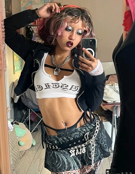 Roxyz111 model nacktheit galerie