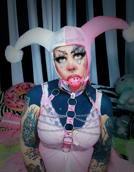 msrazorde pornostar kunst galerie