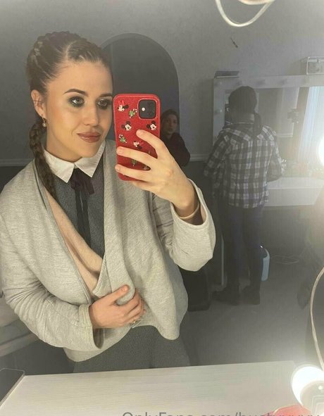 bustyyyyy top pornographische bild