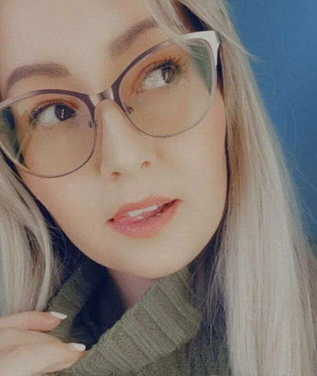 everlymoon model exklusive galerien