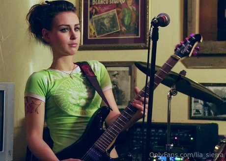 lia sierra erwachsene kunst bild