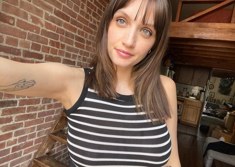 kurvige kätzchen-onlyfans hübsche kunst galerie