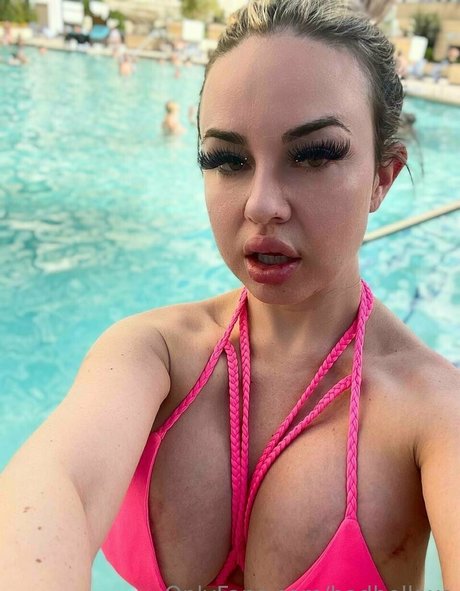 badbellaxo nackten bild