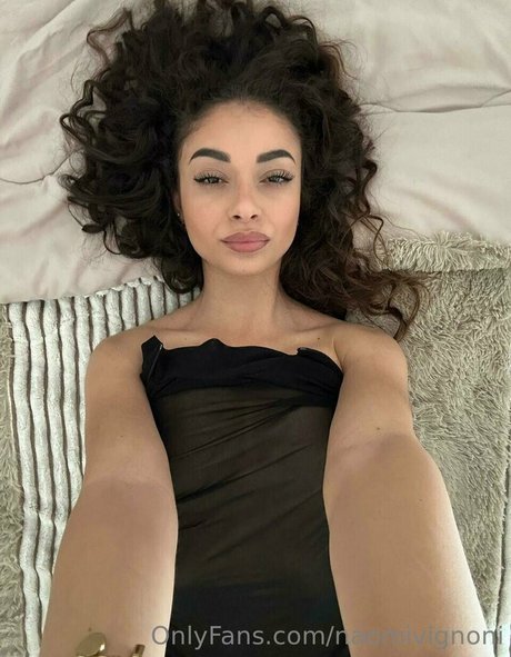 Naomi Vignomi pornostar schöne galerien