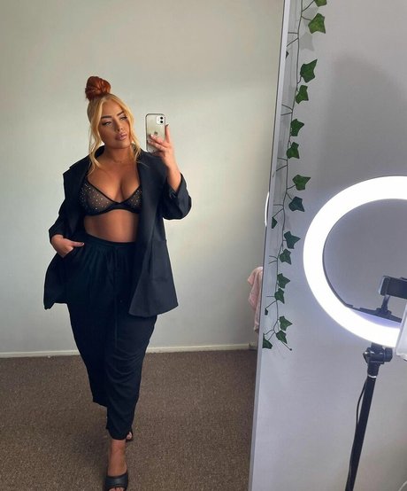 süße ebenholz-onlyfans hübsche kunst galerien