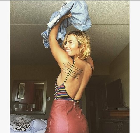Scout Taylor Compton nackt nette bilder