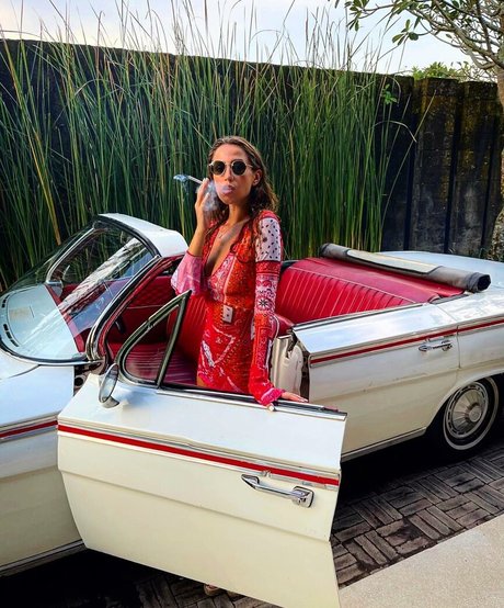 Iulia Girbu hübsche erotische fotos