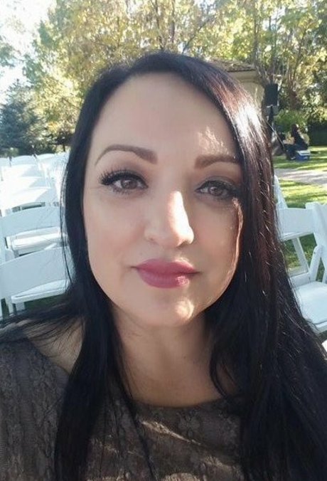 Dark Haired Brunette erotische schöne galerie