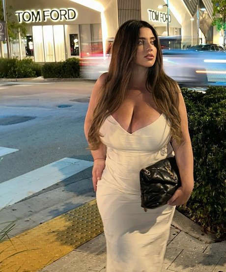 Vyeta Mustafina pornostar erotische bild