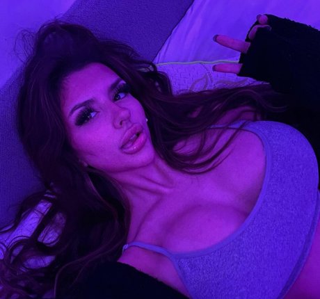 laurawaifuu erwachsene perfekte bilder