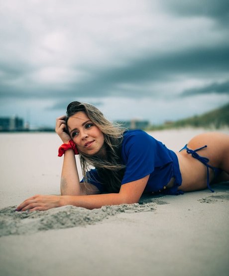 Sarah Senecal erwachsene akt bild