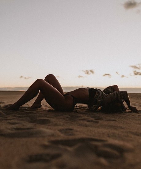 Sarah Senecal exklusive hd bild