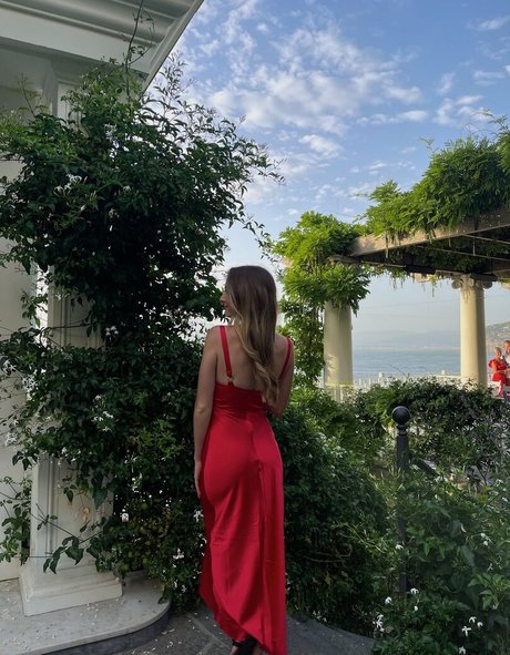 Charlotte Bregman perfekte pornografische galerien