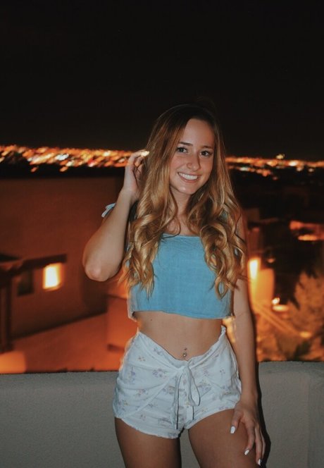 Charlotte Bregman nackt freie galerie