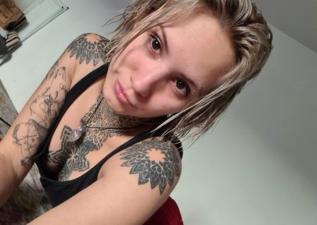 luzzchan schauspielerin sexy foto