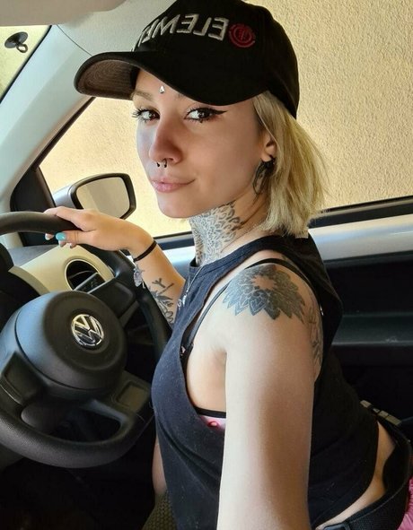 luzzchan nacktheit pornographische foto