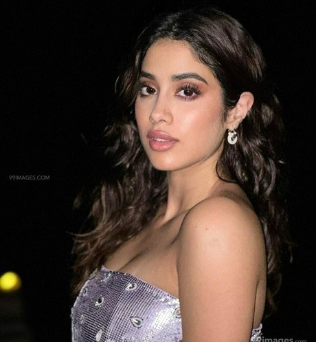 Janhvi Kapoor exklusive nette foto