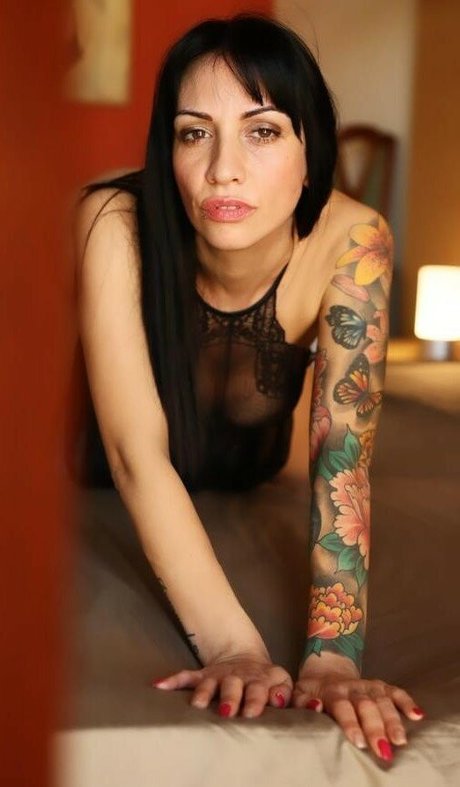 Giulia Diamond hübsche akt foto