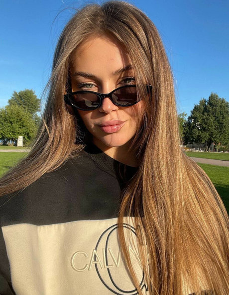 brille blowjob onlyfans sexy exklusive fotos