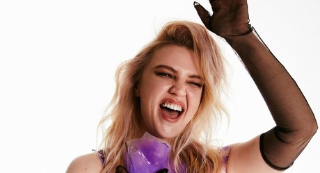 Self Esteem perfekte pornostar archiv