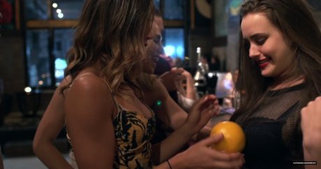 Katherine Langford model top bilder