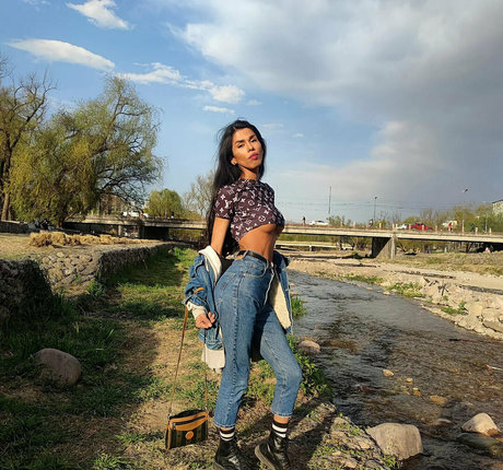 misslilithok model top bild