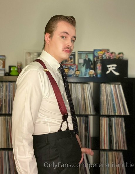 petersuitandtie perfekte nackte bild