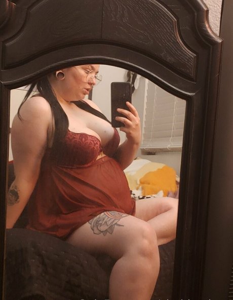 chubbypiggy schauspielerin kunst galerien