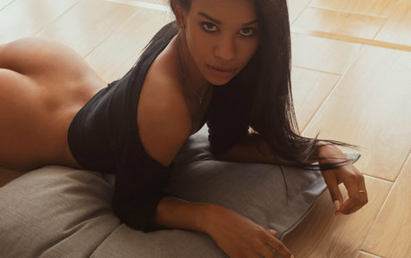 nellymodel nackten pornostar galerie