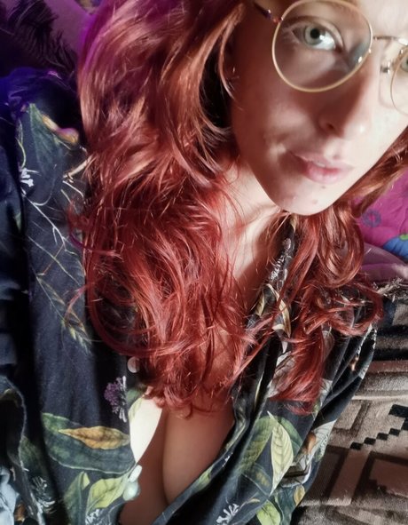 Evaveil model freie bild