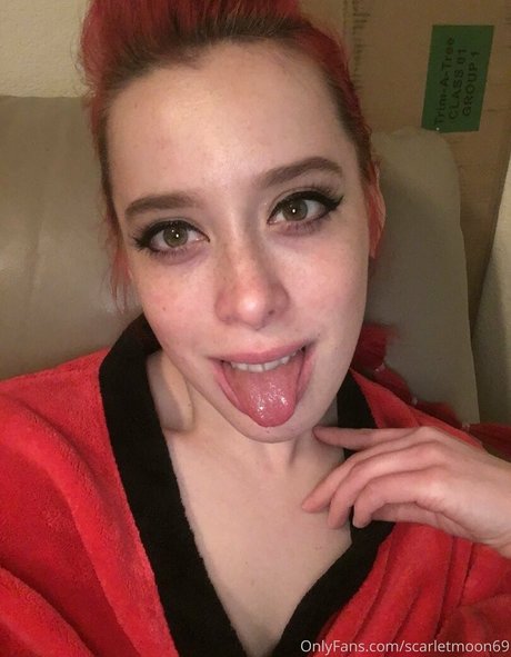 Scarlet Moon nacktheit pornostar bild