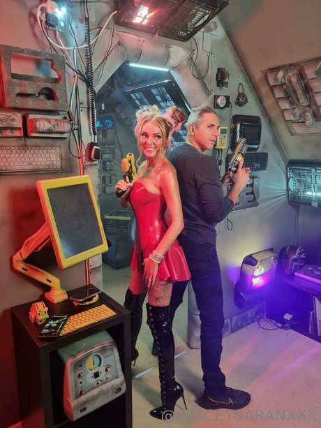 Stacey Saran exklusive akt fotos