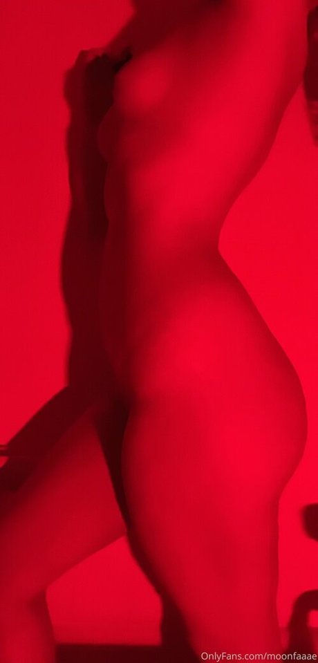 moon faae exklusive nackte bild