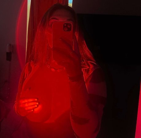 Hayley Aurisch schauspielerin heiße bilder