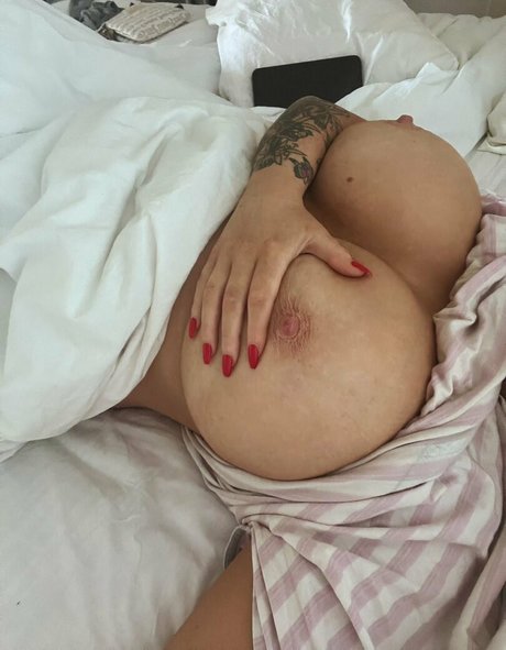 Hayley Aurisch exklusive top bild