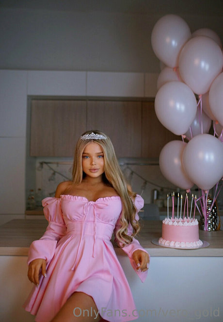 vero gold model akt bild