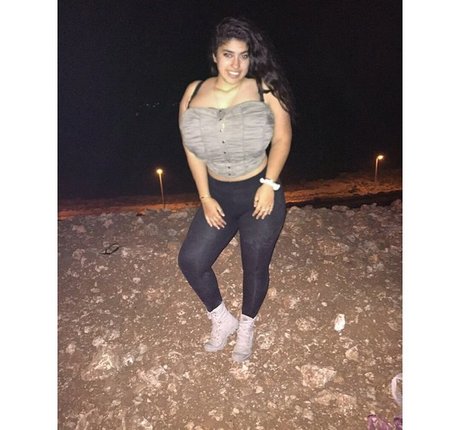 Yuval model top foto