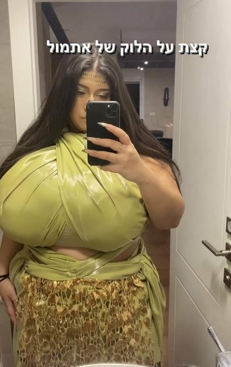 Yuval erotische heiße foto